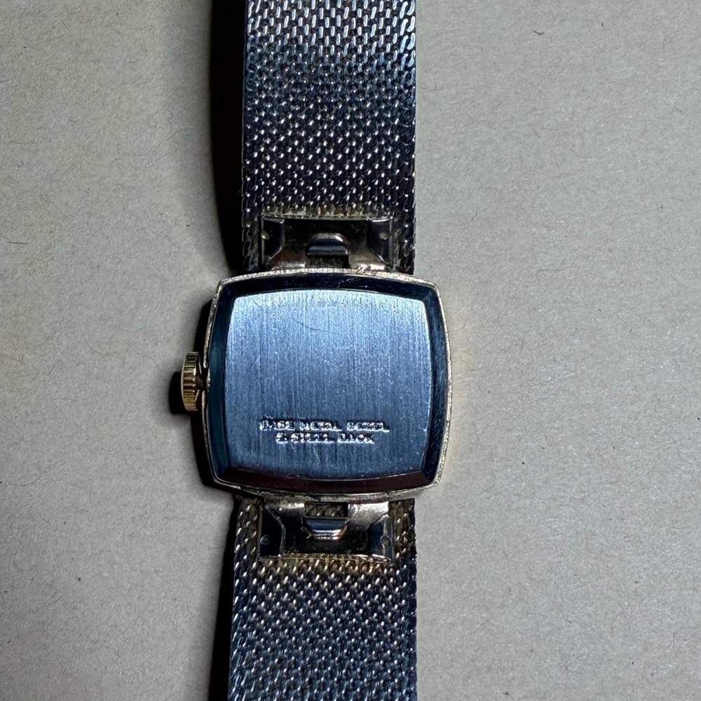 Vintage 1960's Timex Two-Toned Mesh Watch - Picture 14 of 16